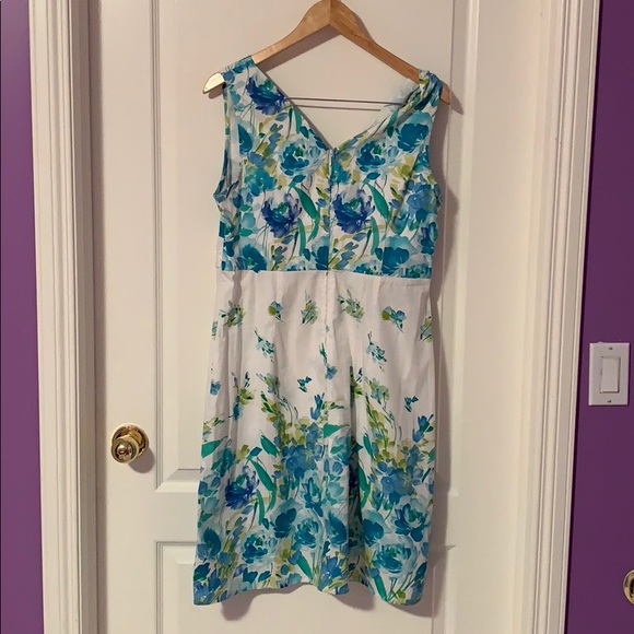 Floral blue and white dress! - Picture 2 of 2